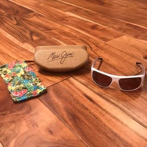 Like new, Maui Jim Five Caves Polarized Sunglasses